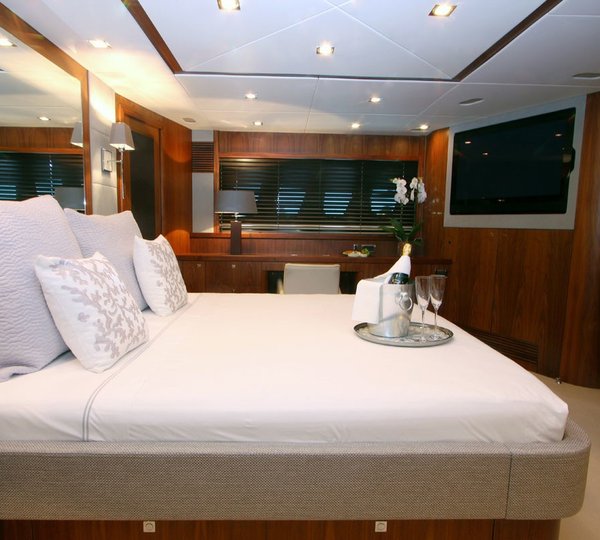 Yacht Georgina, Sunseeker 90 Superyacht 